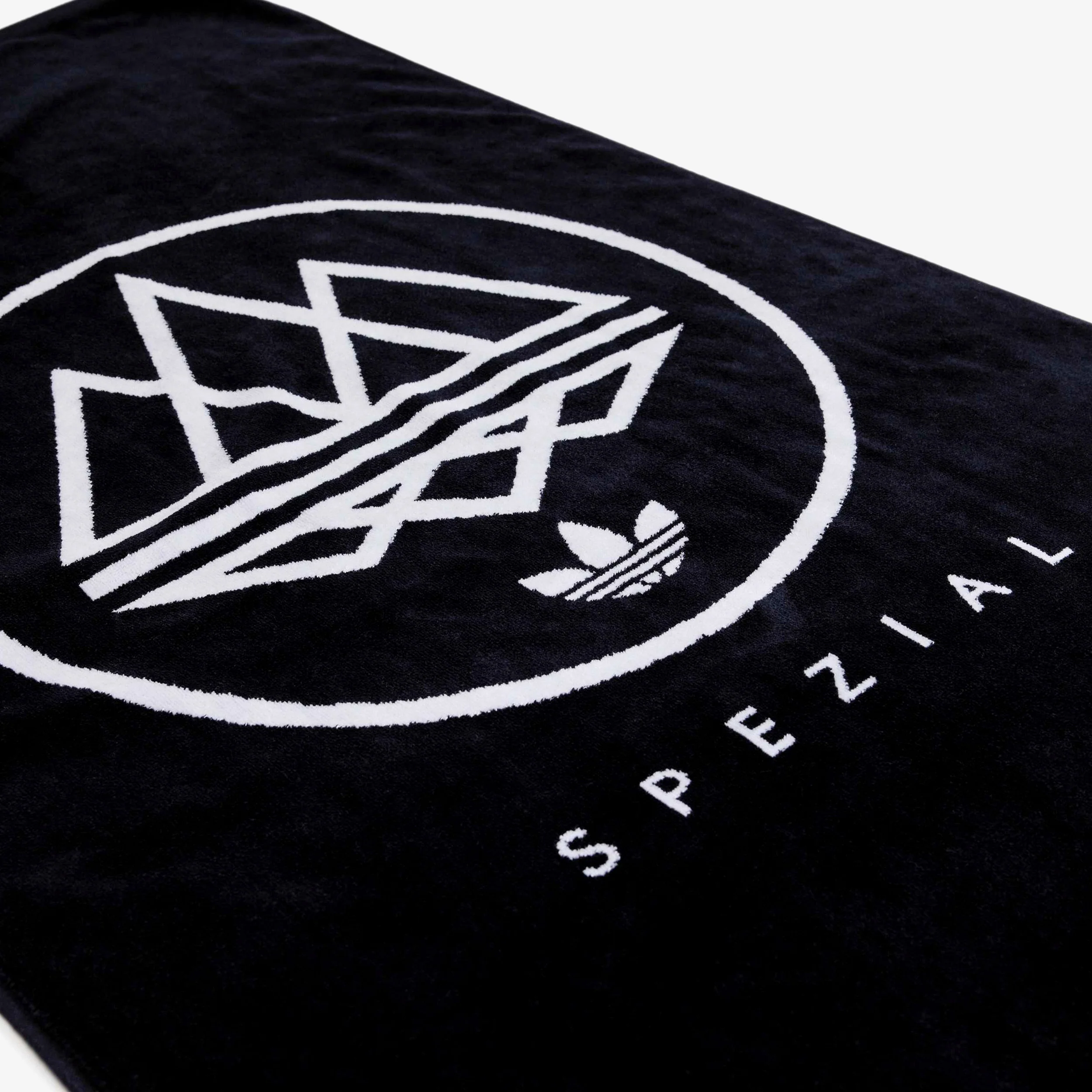 Mod Trefoil Towel - Image 3