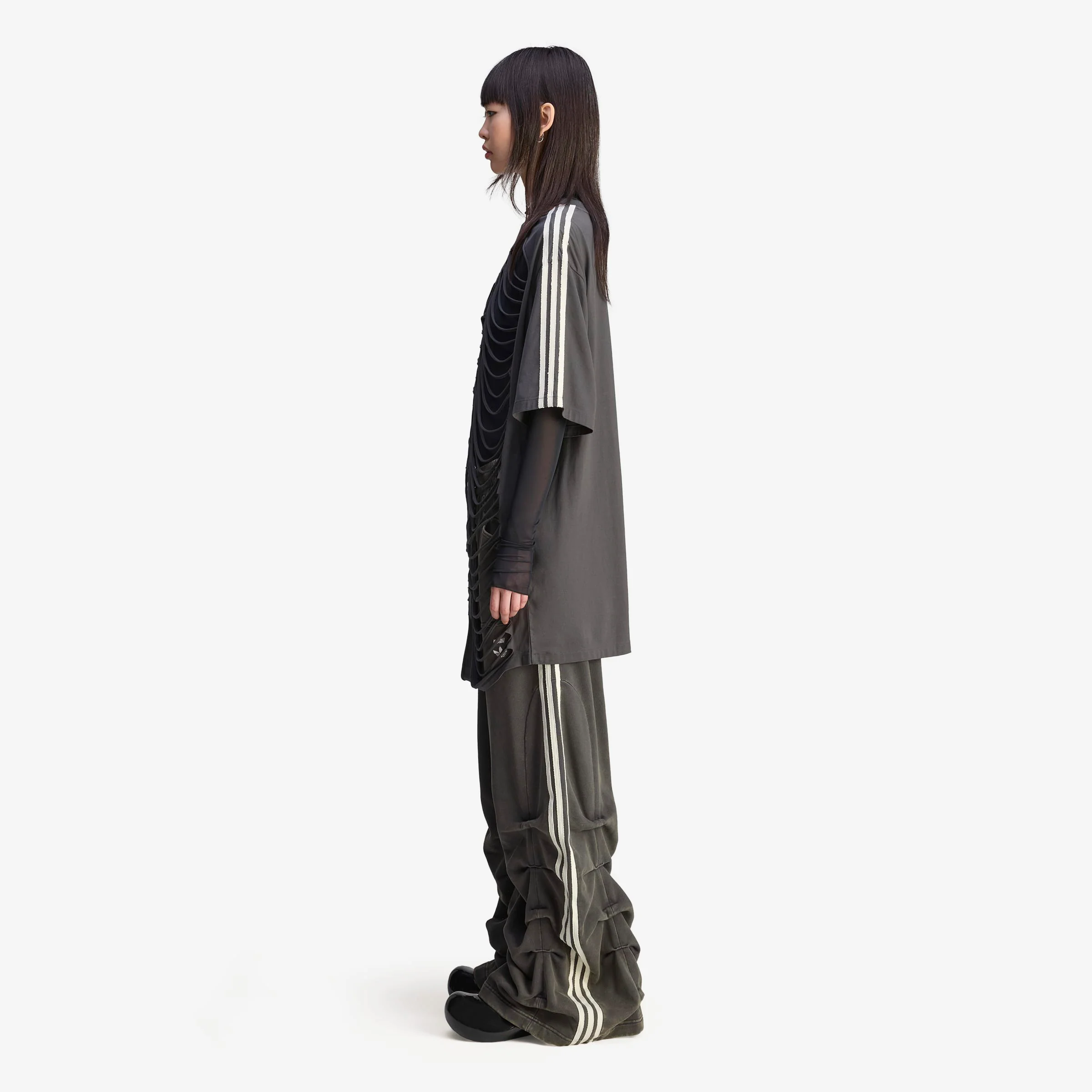 Wmns Cut Out Tee x Avavav - Image 6