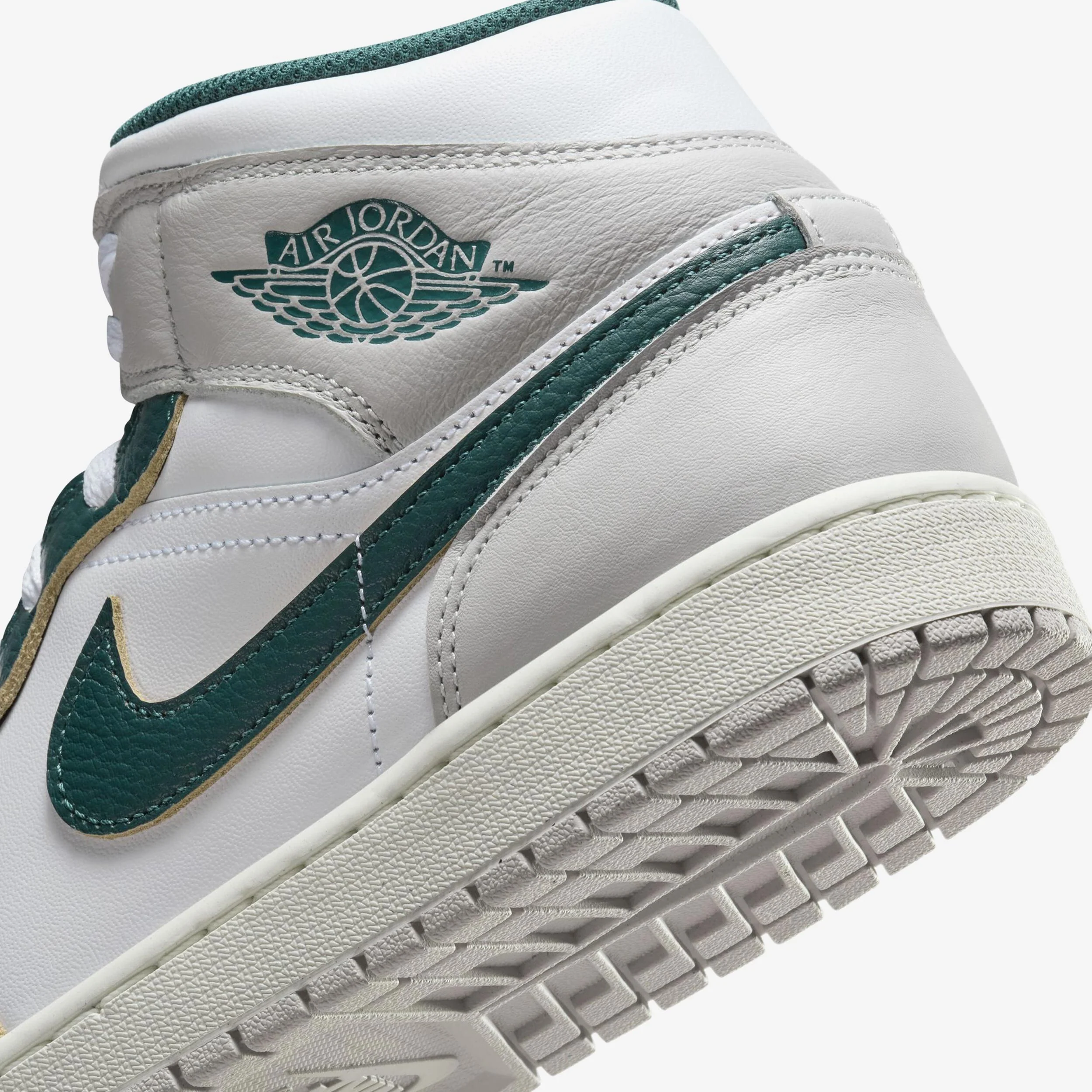 Air Jordan 1 Mid SE - Image 8