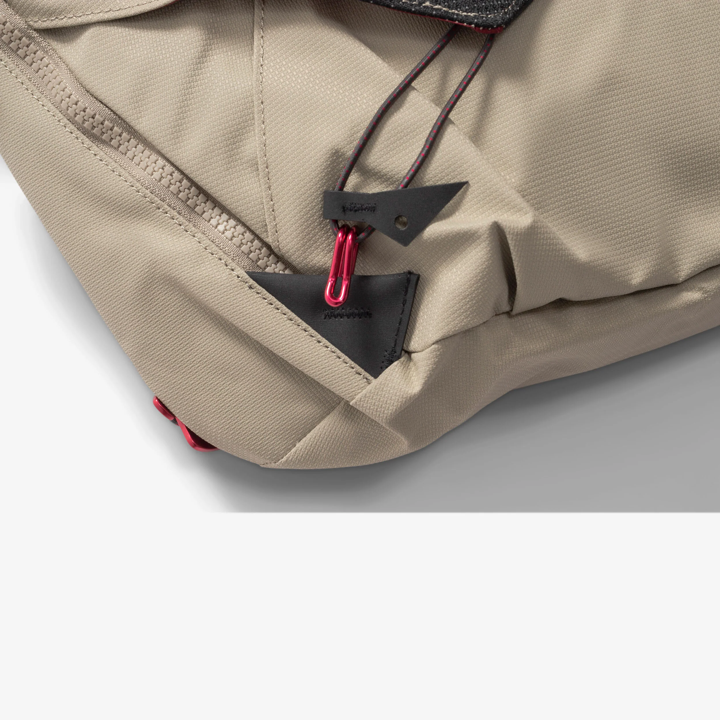 Gaut Messenger Bag - Image 4