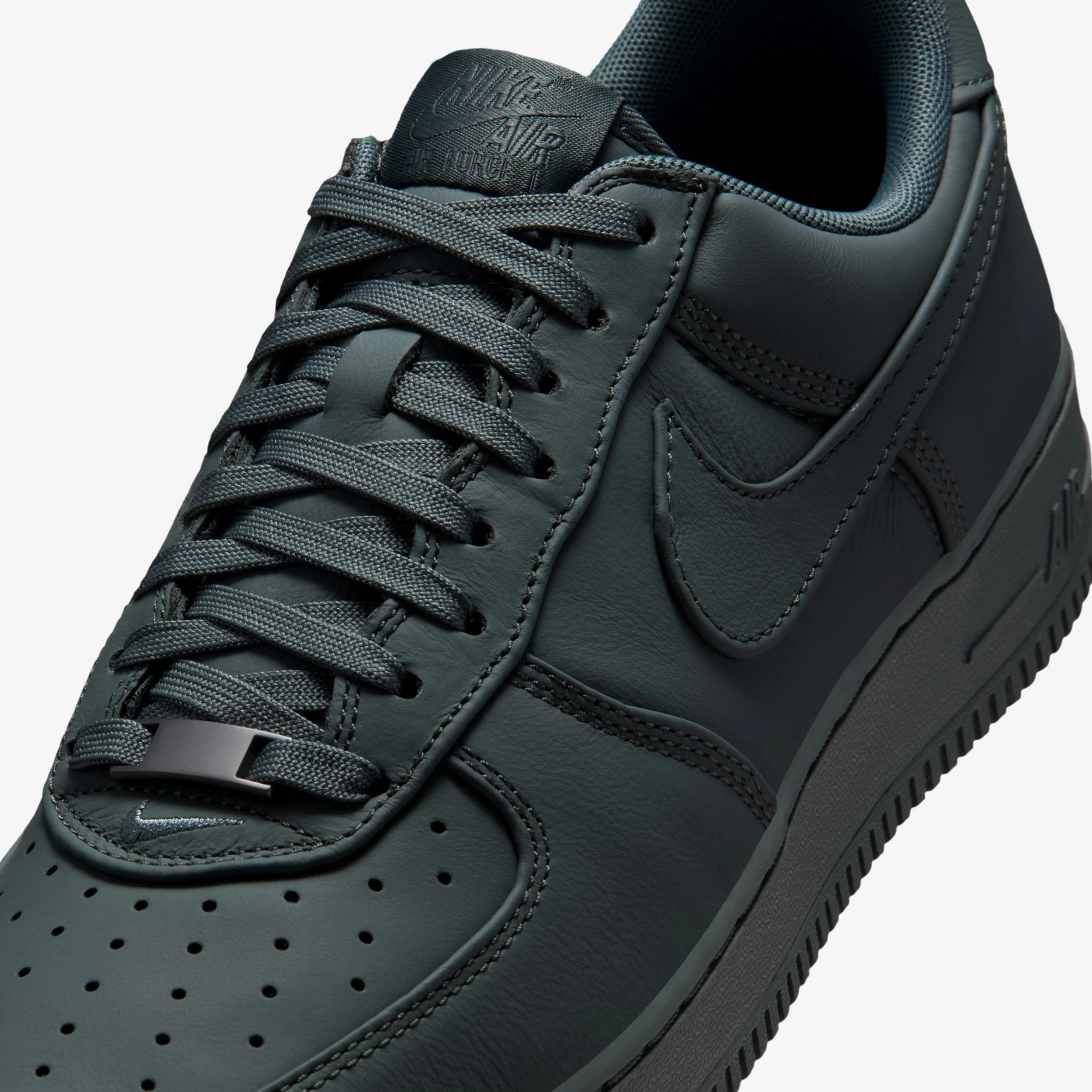 Air Force 1 Low Retro Premium - Image 6
