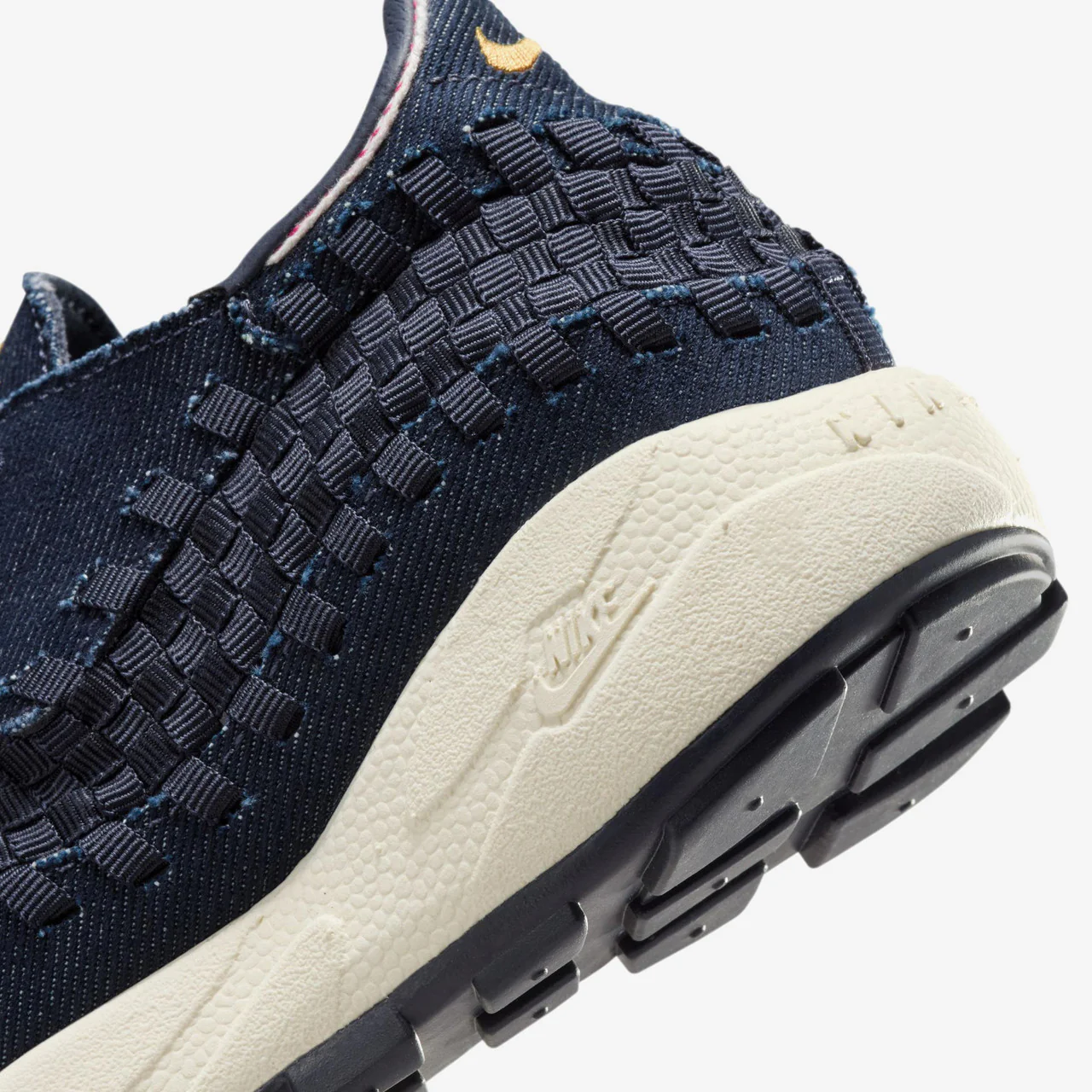 Wmns Air Footscape Woven - Image 8