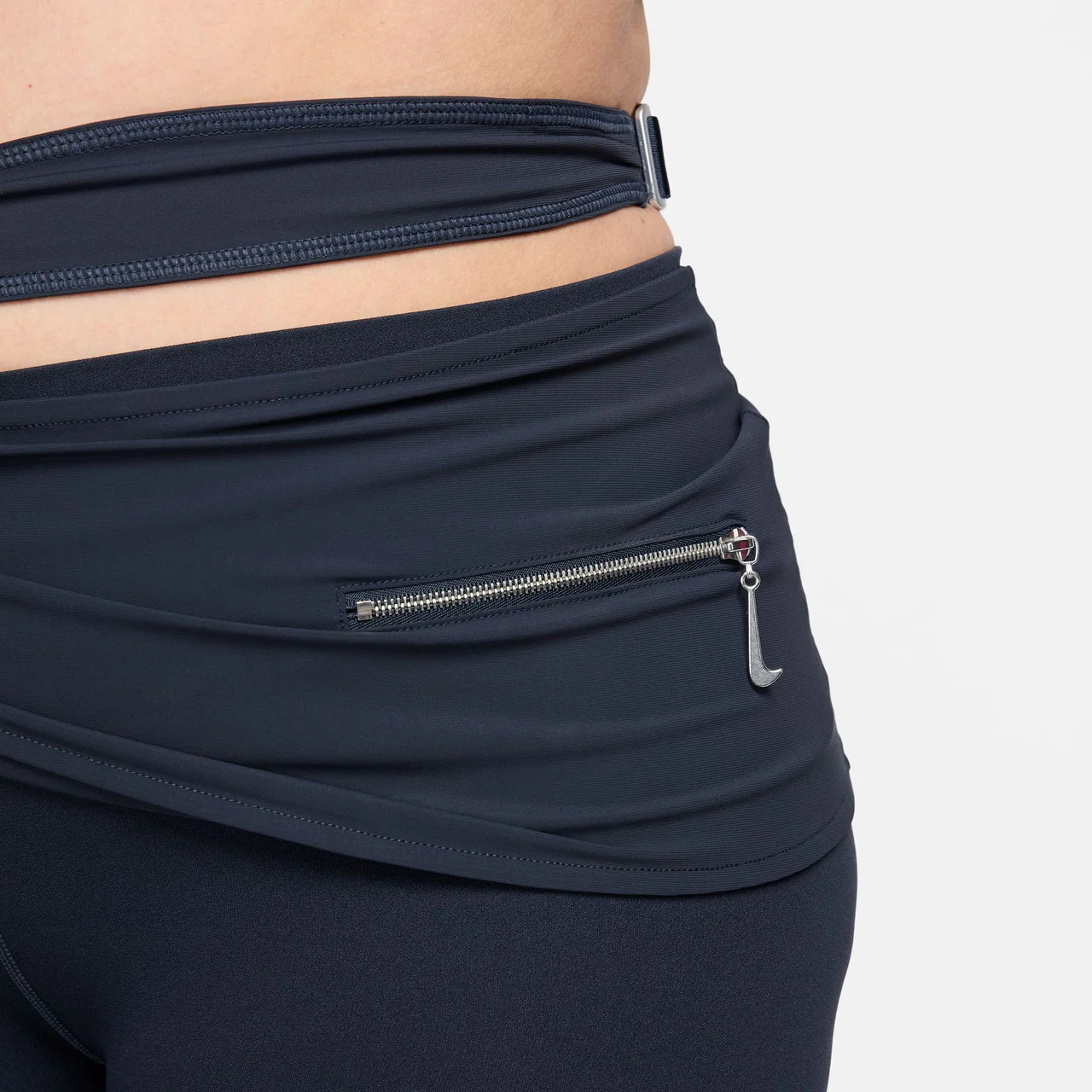Wmns Le Layered Short x Jacquemus - Image 4